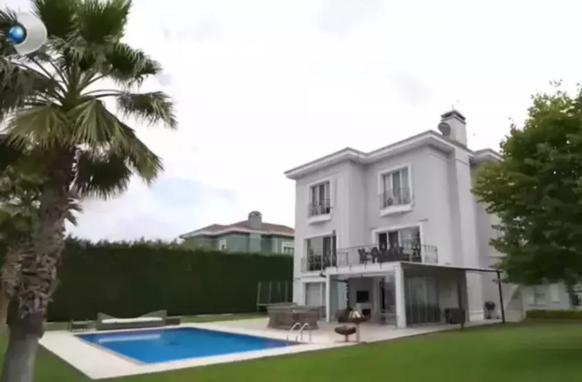 Fabrikadan saray yavrusuna