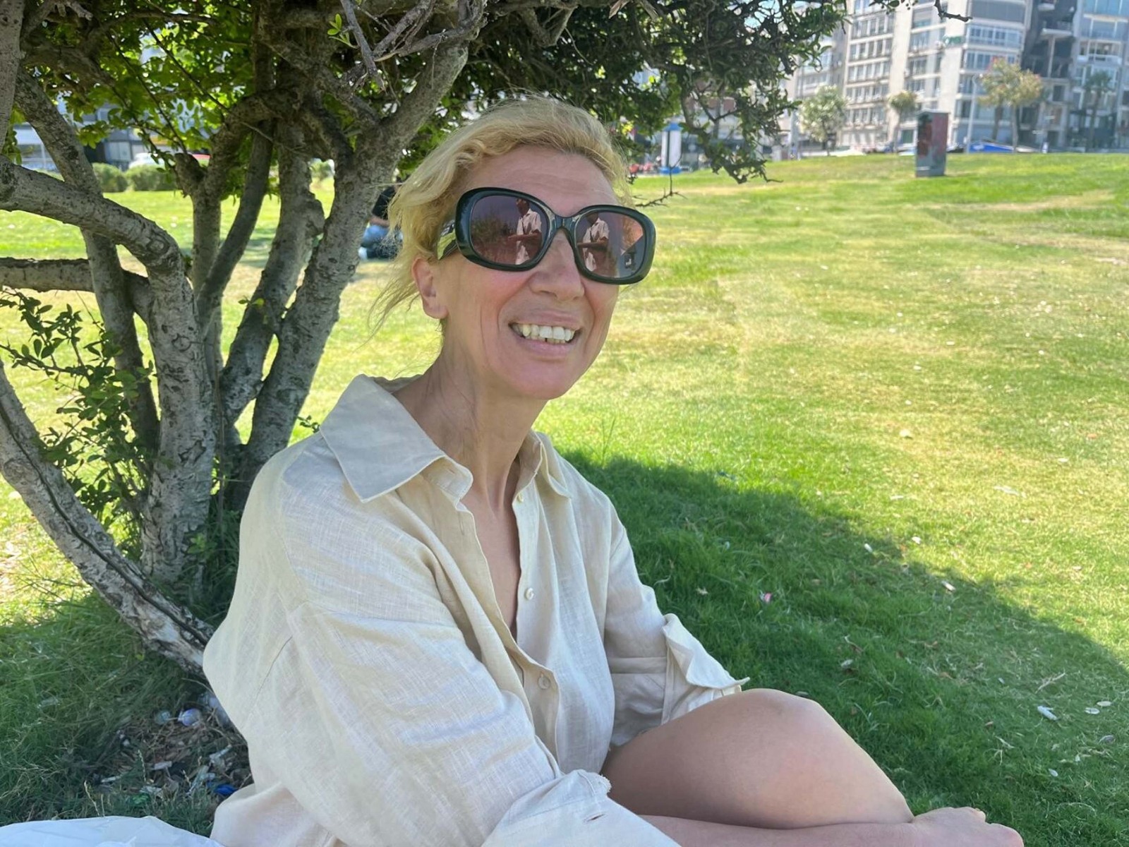 İzmirliler için tek çare: Sahiller ve gölgelik alanlar