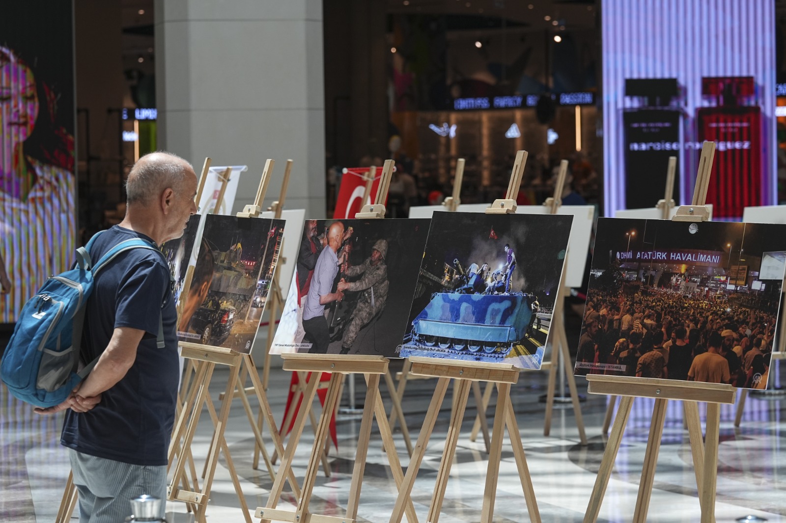 Sergi İzmir'in farklı noktalarında ziyaretçilerle buluşacak