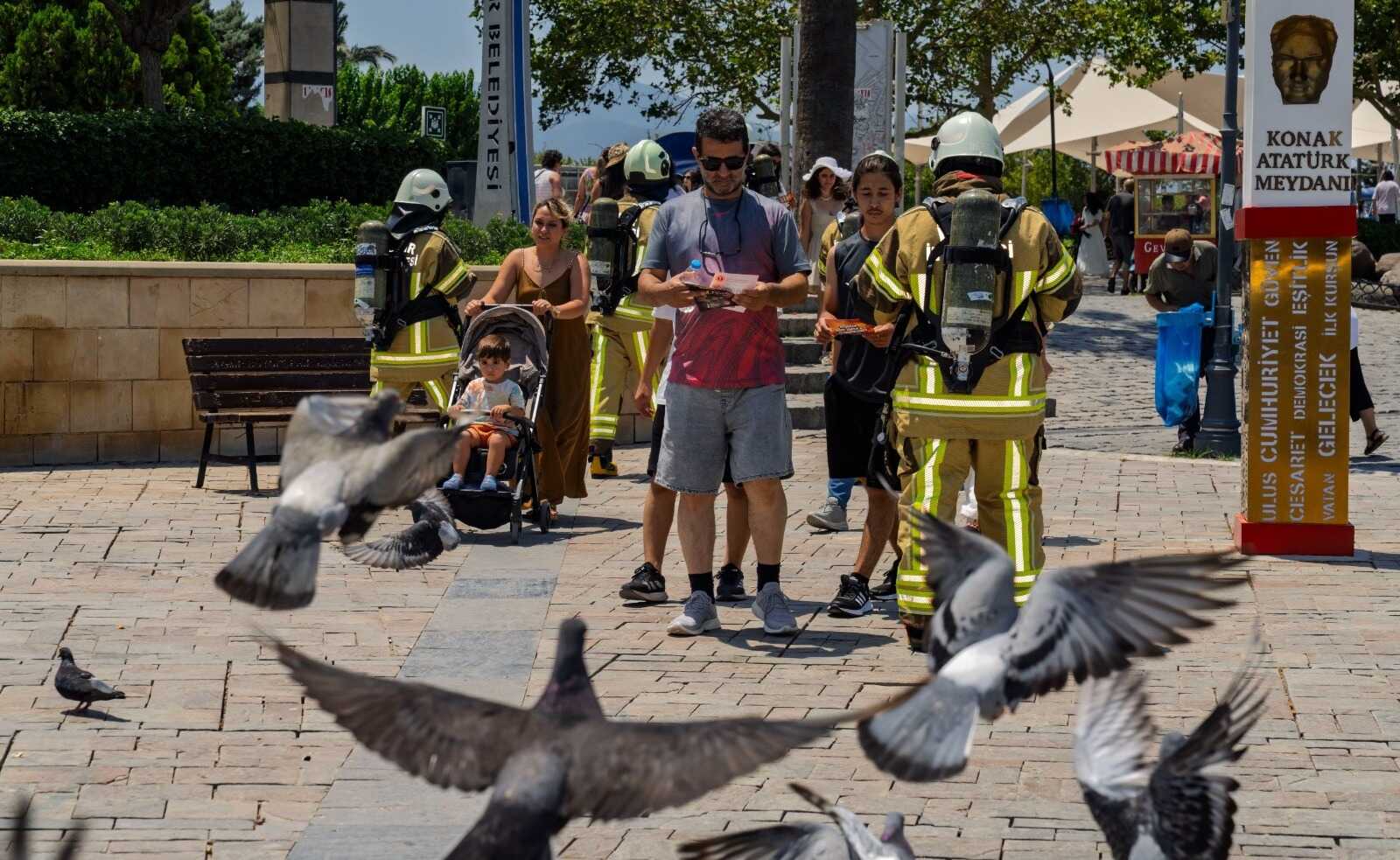 İzmir’de Itfaiyecilerden Sokak D
