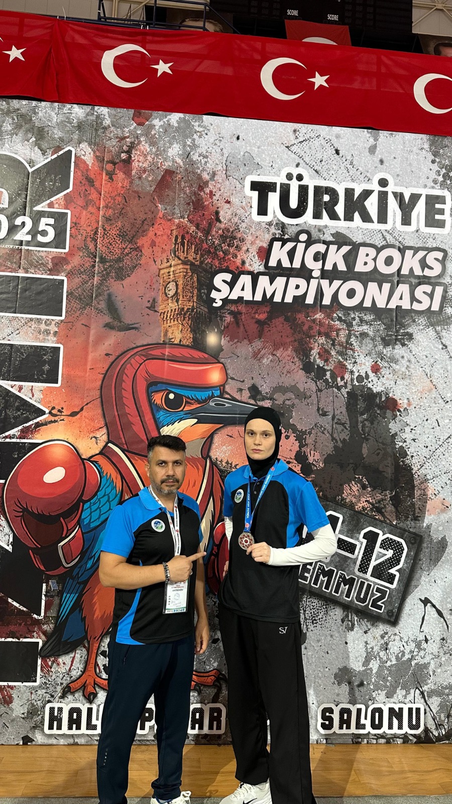İzmir'de mindere çıkan Sakaryalı sporcular
