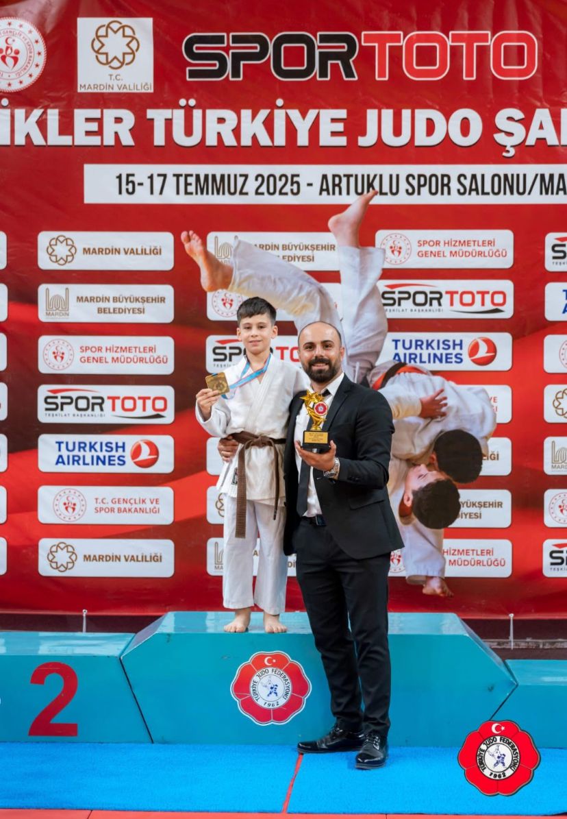 Zirvede Karşıyakalı sporcular var