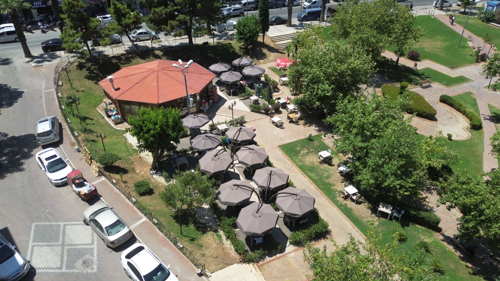 Emeklilere özel ikram: Osmanlı Parkı'nda çay 5 lira!