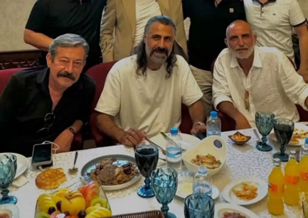 Hayranlar merakta