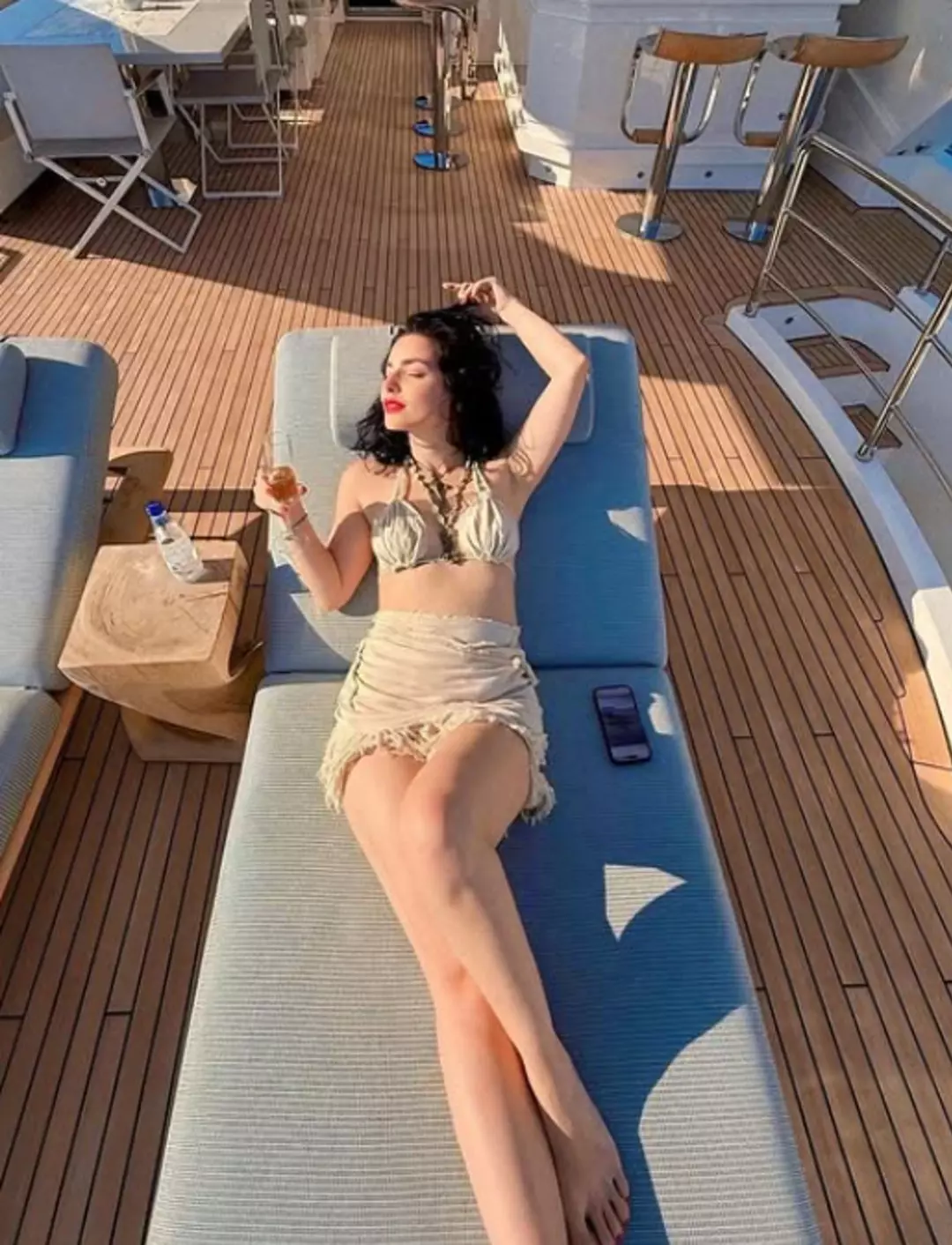 Tatil için Çeşme’yi tercih etti