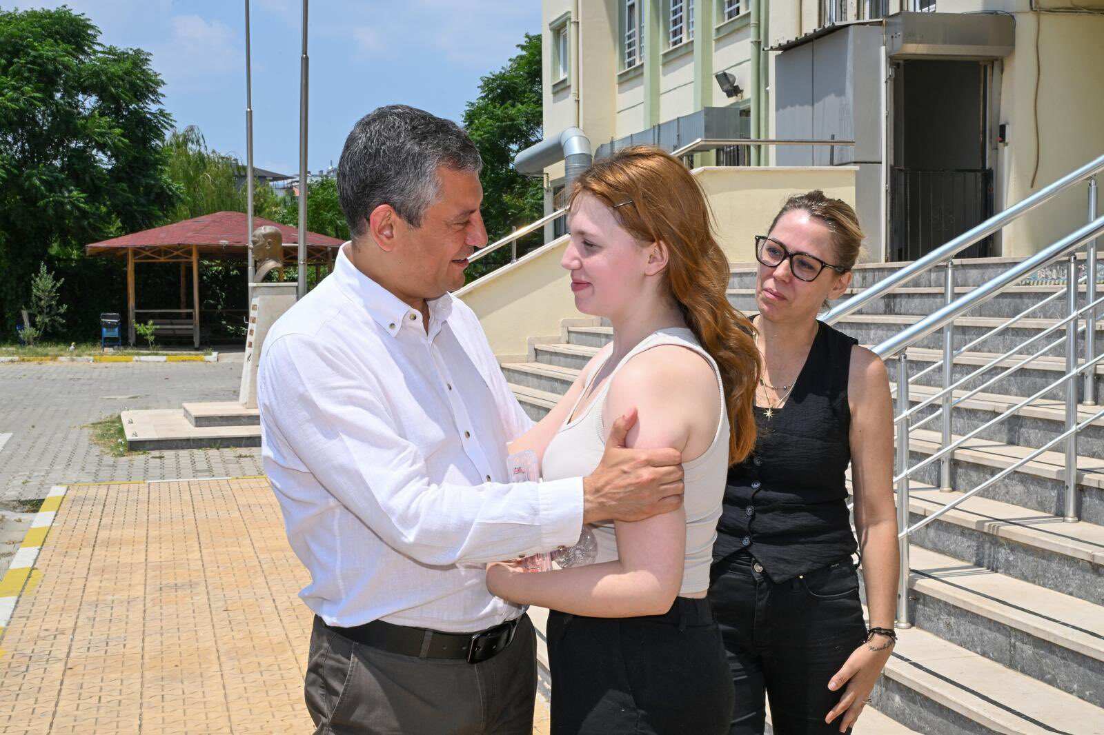 Özgür özel ferdi zeyrek kızı