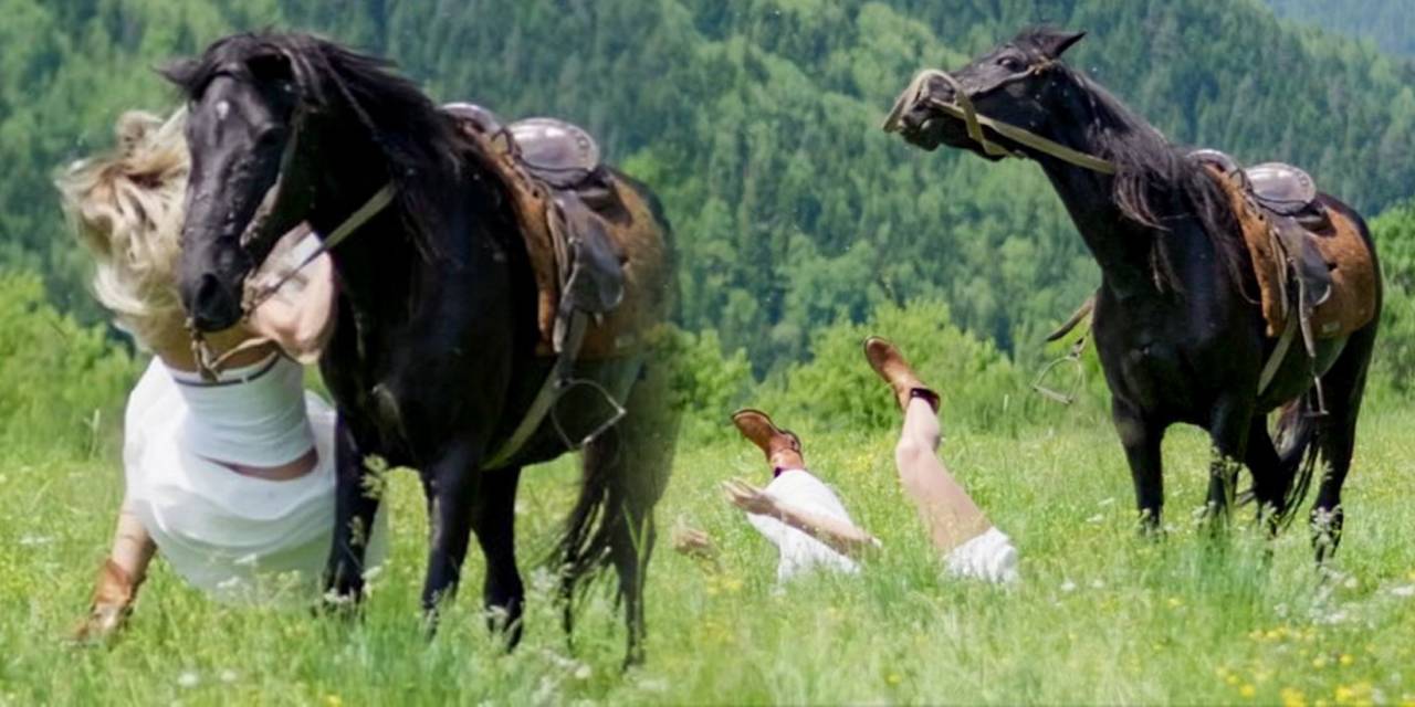 Pınar Yıldız Attan Düştü