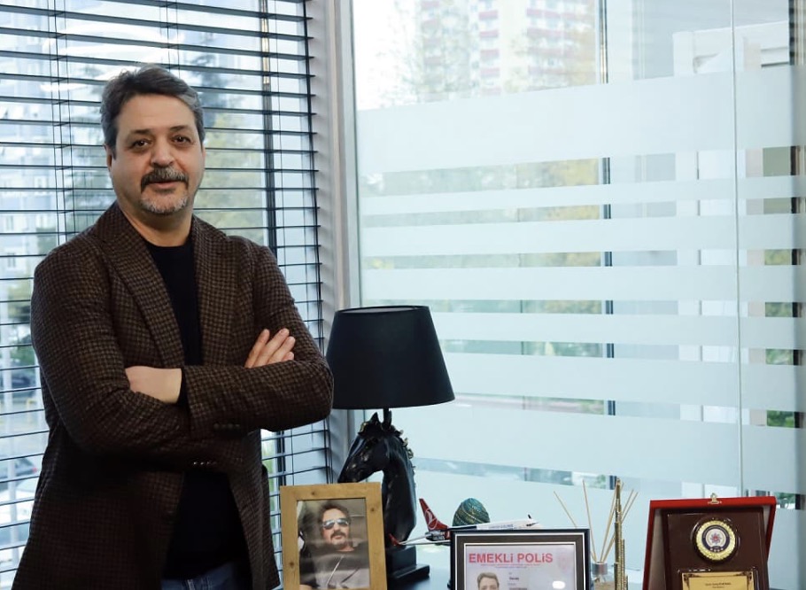 Savas Kurtbaba Kimdir