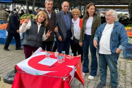 Türk bayrağı masa örtüsü olduğu gerekçesiyle hakim önüne çıkacak