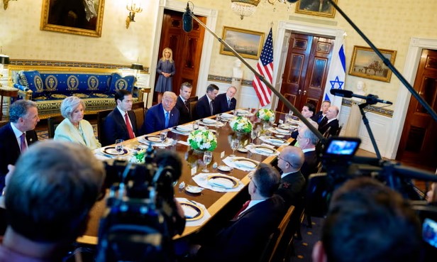 Netanyahu Trump'la Beyaz Saray'da buluştu