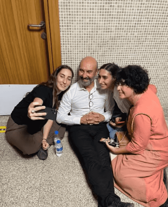 Tunç Soyer ailesiyle birlikte