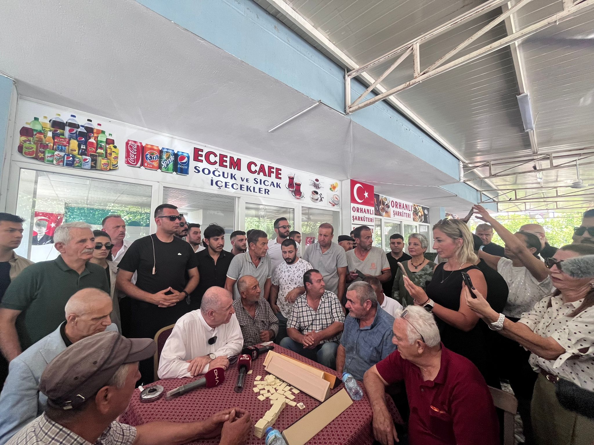 “Uçaklar geç geldi, köylüler kendi imkanlarıyla söndürdü”