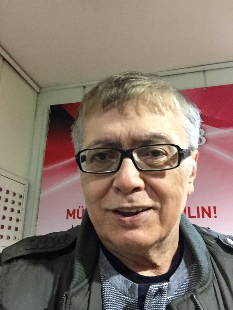 Hikmet Çetinkaya kimdir?