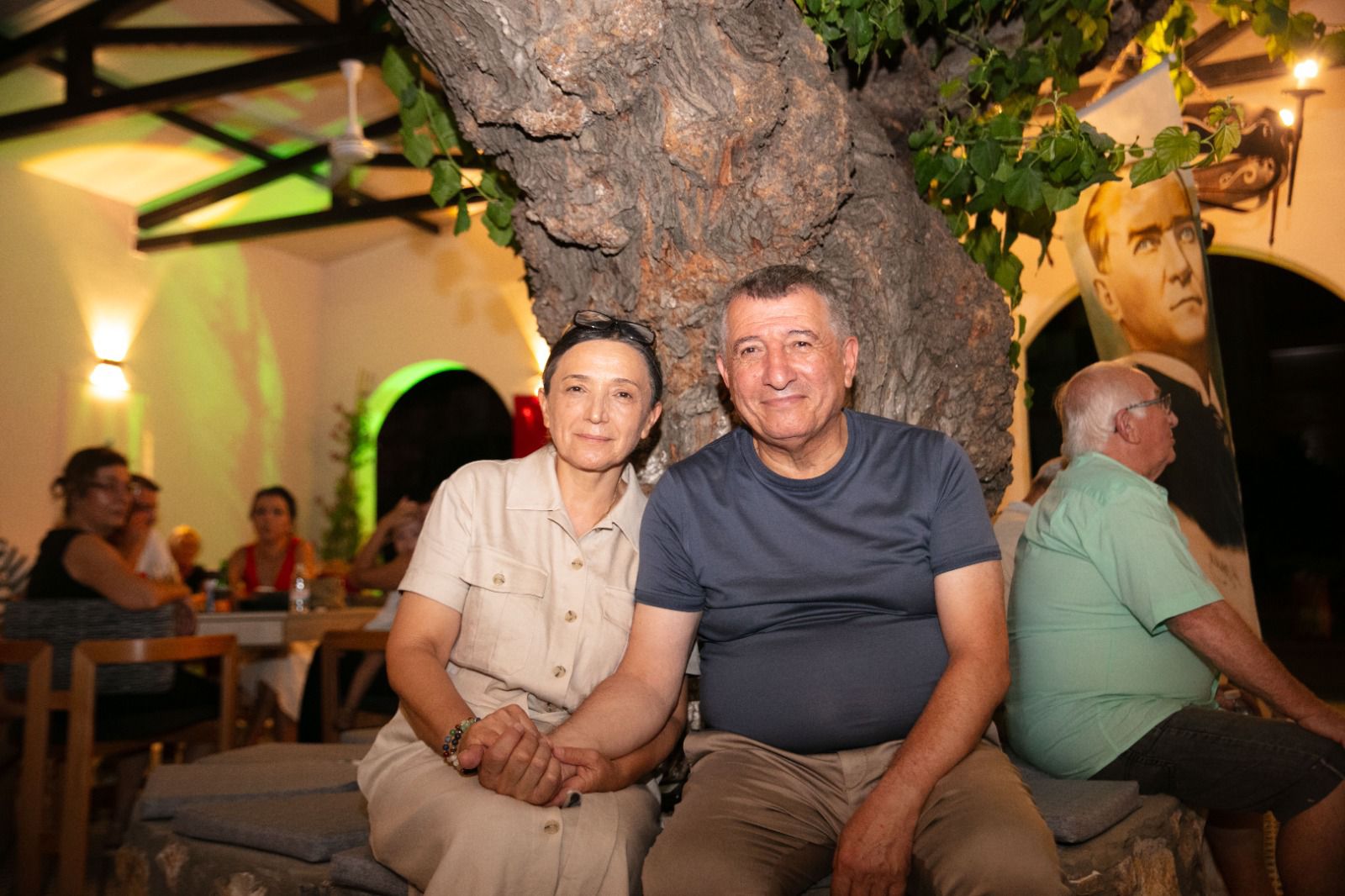 İzmir Güzelbahçe’de tarihi dut altında yeni buluşma: Güzbel Dut Dibi açıldı