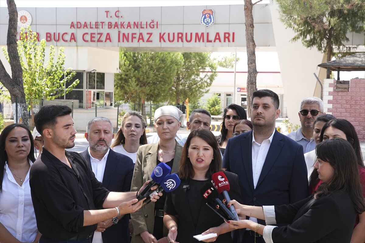 Hukuksuz yargılamaya tepki: CHP heyeti İzmir'de tutukluları ziyaret etti