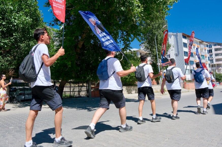 Gençler Niğde il sınırına vardı