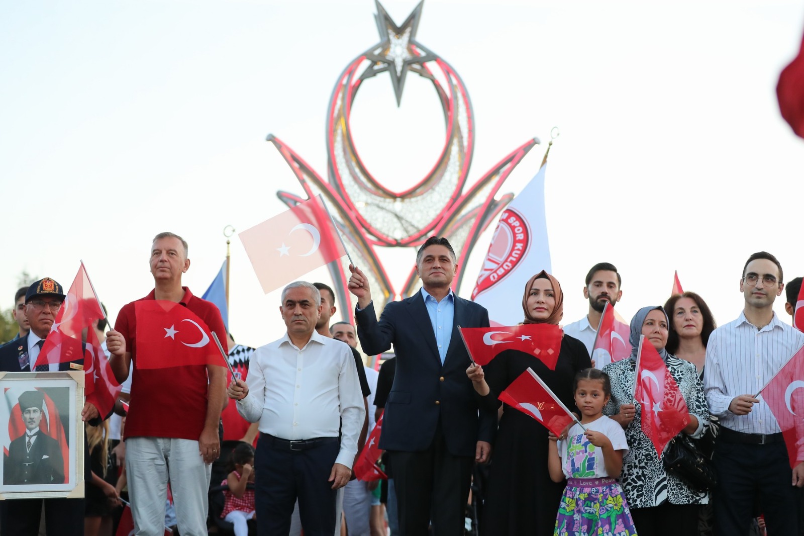 Fener Alayı yürüyüşüyle Aliağa tek yürek oldu