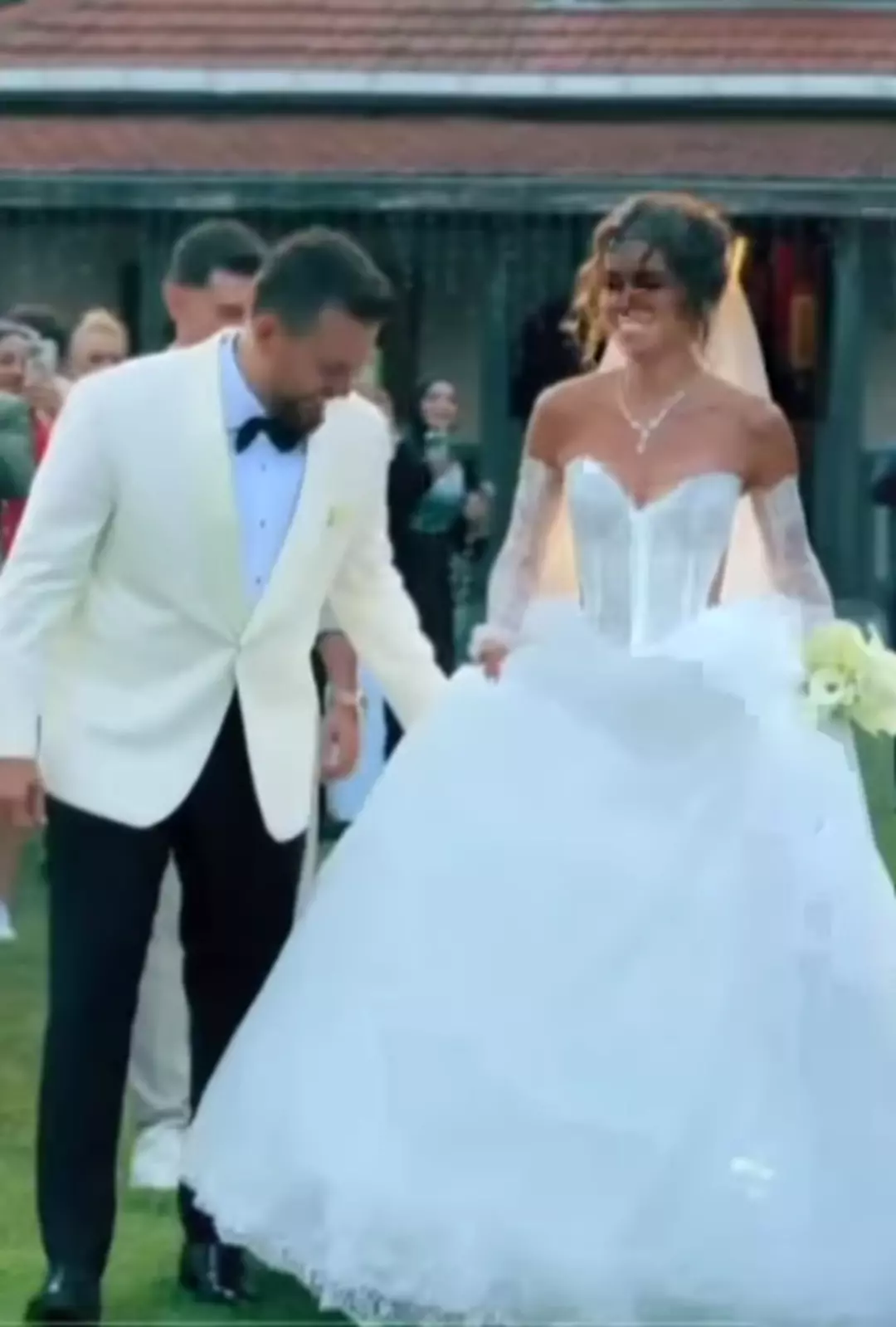 Gelinlik beğeni topladı