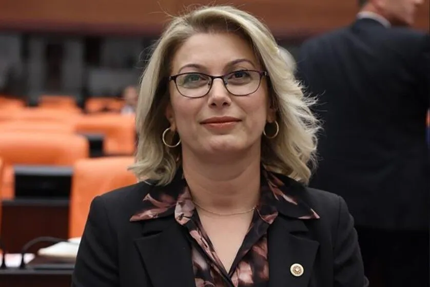 Asu Kaya Kiminle Evli