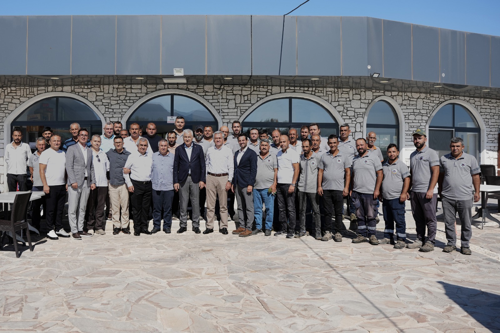 Çalışanlarla yüz yüze etkileşim kurularak hizmet kalitesi artırılmaya çalışılıyor