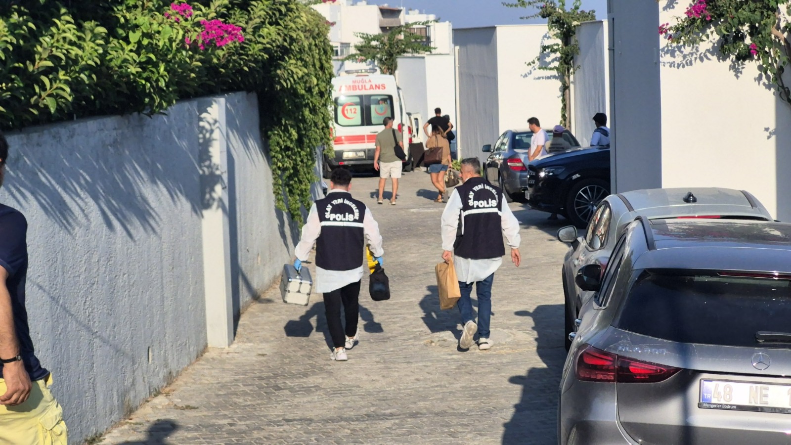 Güvenlik kameraları incelemede