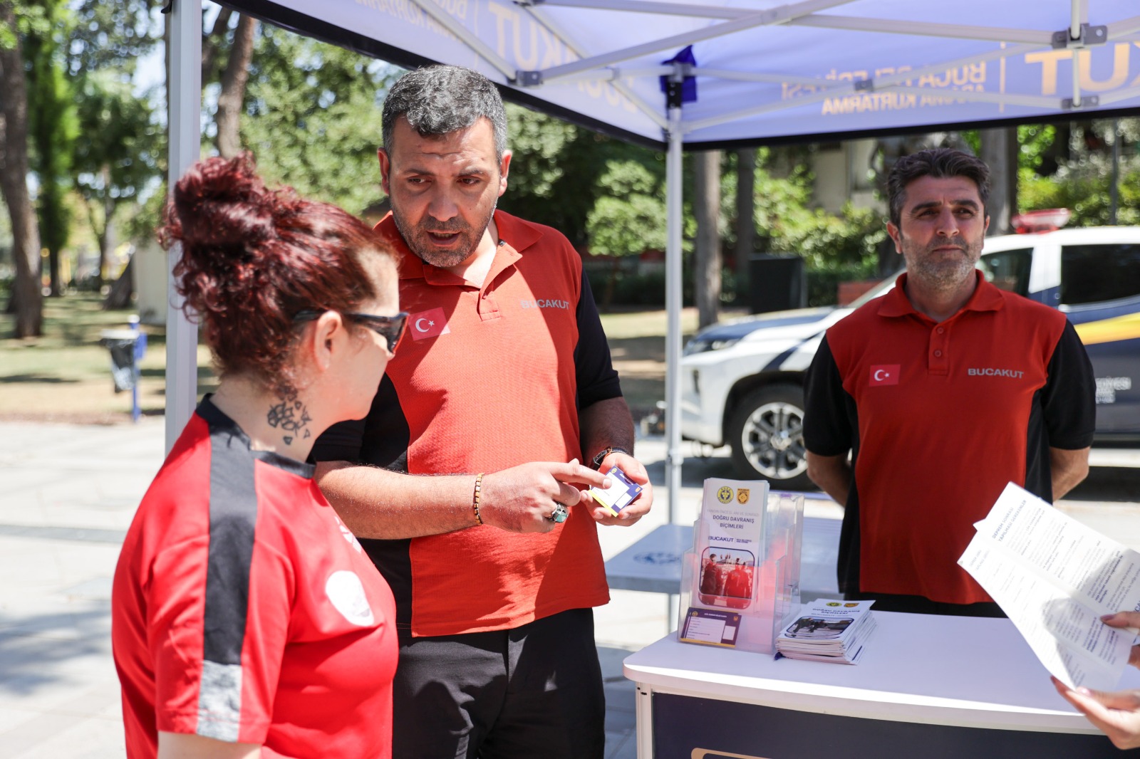 Hayat kurtarıcı acil durum bilgi kartları dağıtıldı