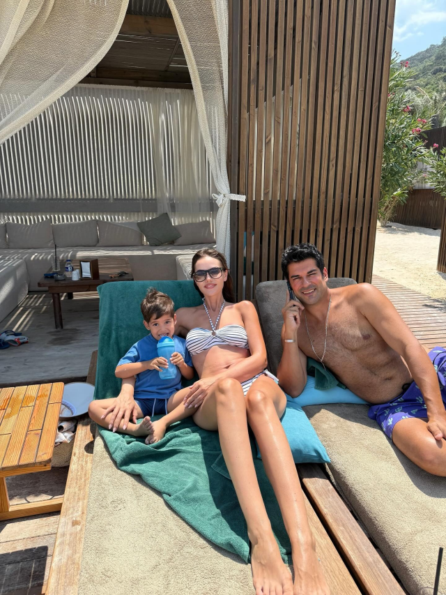 Burak Özçivit Ve Fahriye Evcen -1