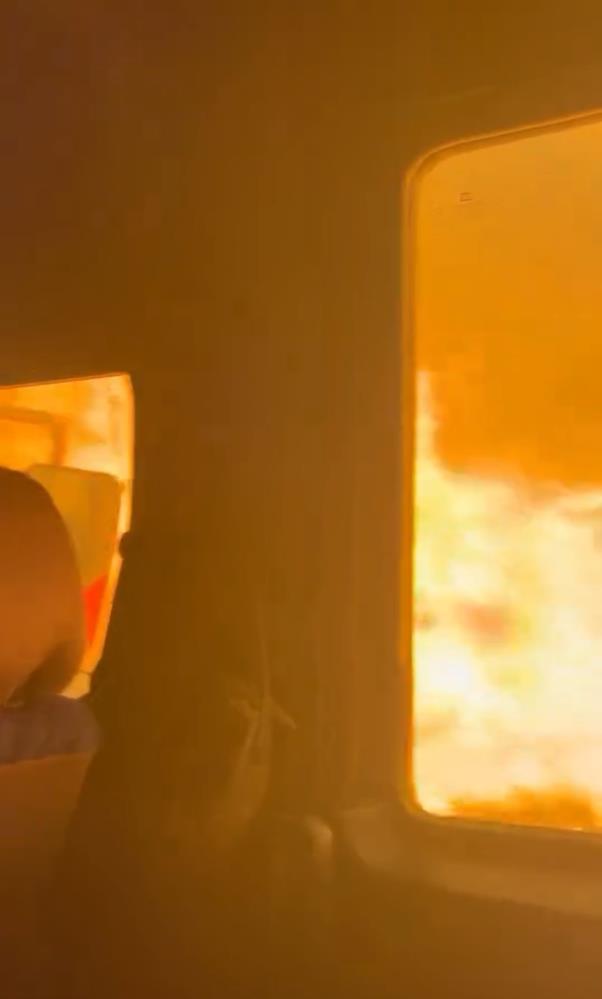 Çanakkale'deki Yangında Alevlerin Arasında Kalan Ekibin Görüntüleri Ortaya Çık