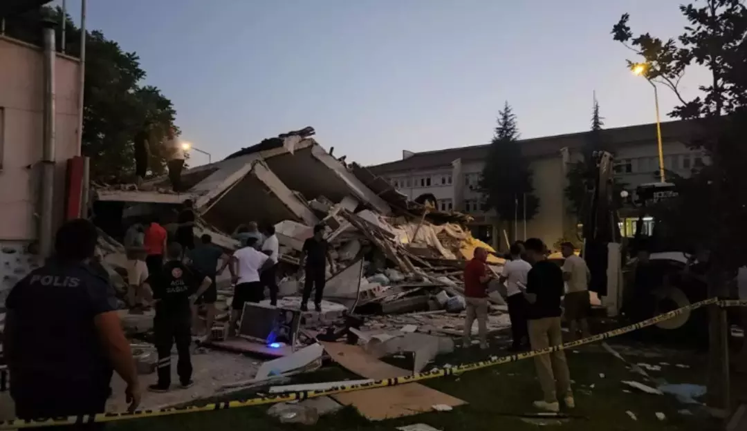 Deprem 11 kilometre derinlikte meydana geldi