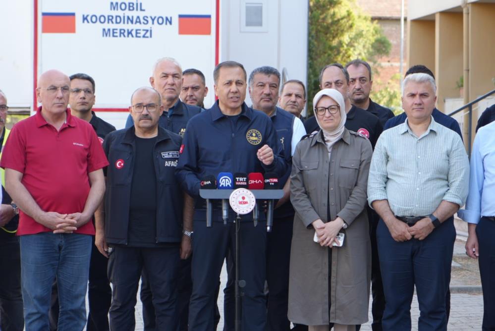 Yıkım ve enkaz kaldırma çalışmaları