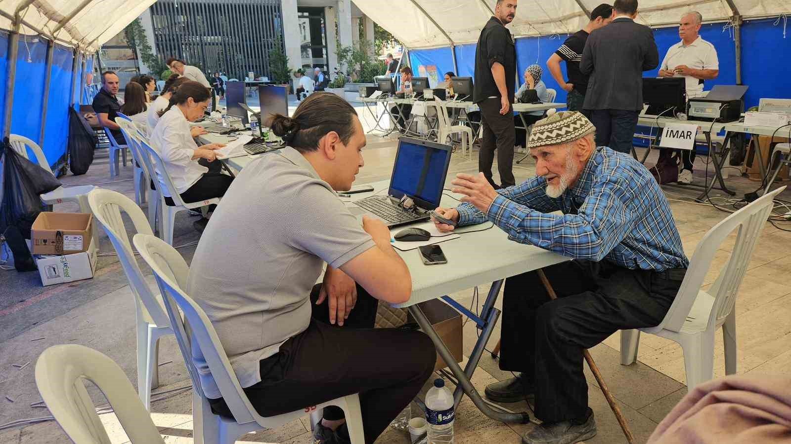 Deprem Sonrası Belediye Hizmetlerini Çadırda Sürdürüyor 1