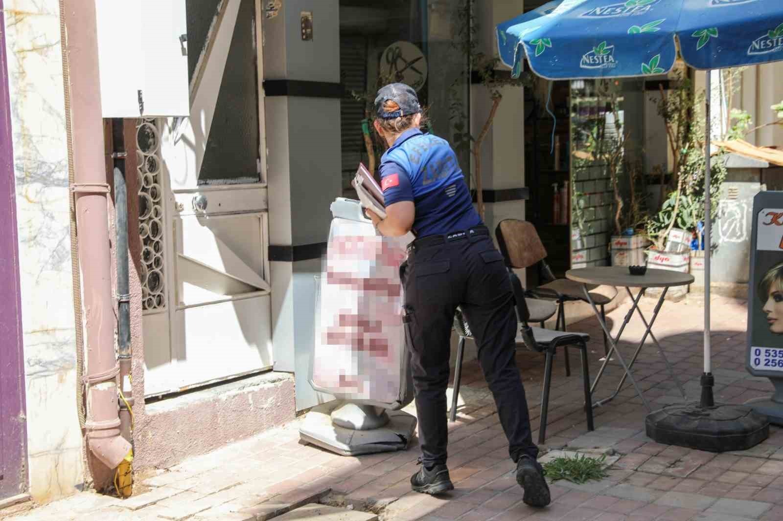 Efeler’de Kaldırımlar Özgürleşti