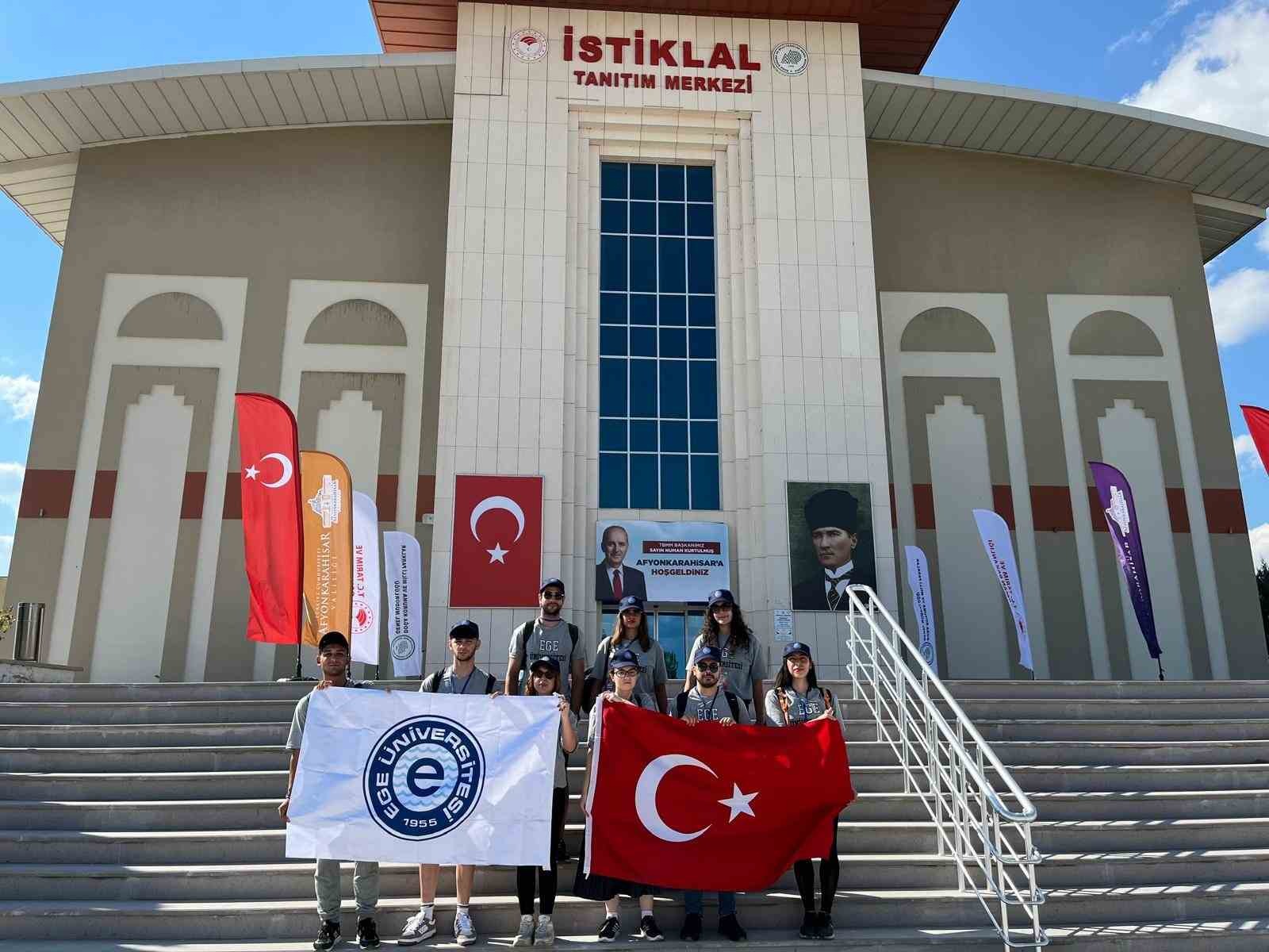 Ege Üniversitesi Öğrencileri ‘Kocatepe Zafer Yürüyüşü’ne Katıldı 1