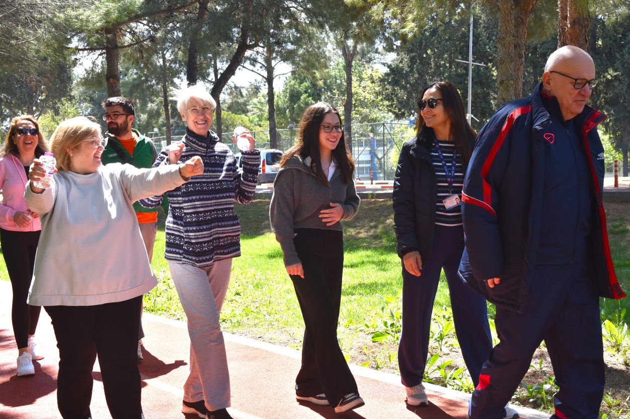 Ege Üniversitesinden Yaş Dostu Bir Adım Kuşakları Buluşturan Parkur