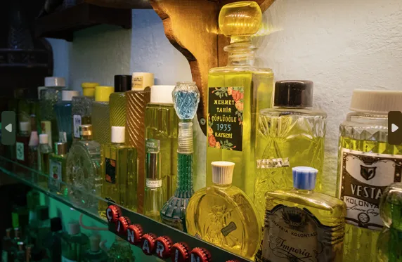 Eksiyonunda, 1886'Dan Bugüne 3 Bin Kolonya Şişesini Bir Araya G