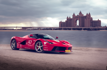 Dubai'de Ferrari fiyatı Türkiye'nin beşte biri