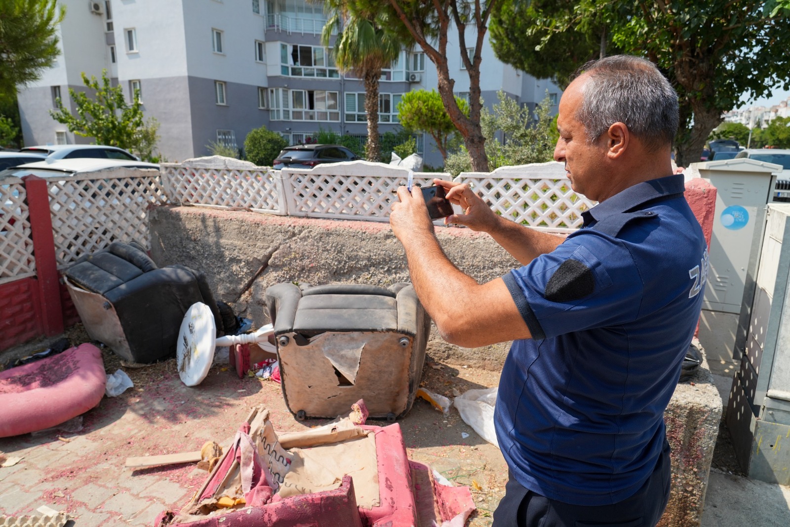 Molozlar adreslerden bire bir teslim alınıyor