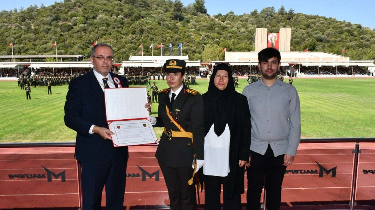 Mezuniyet töreninde duygusal anlar