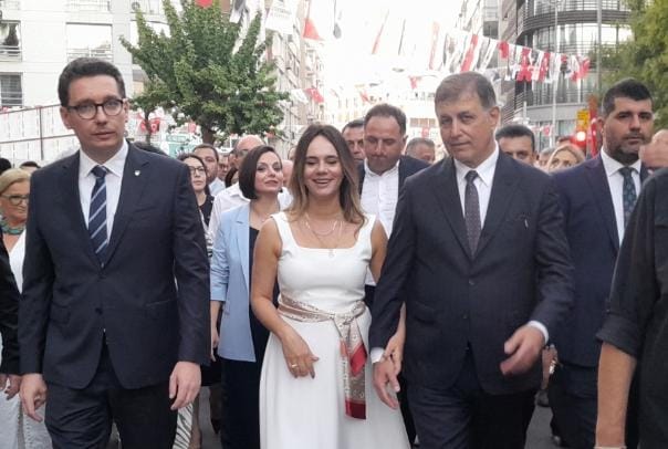 Cemil Tugay en ön sırada yerine aldı