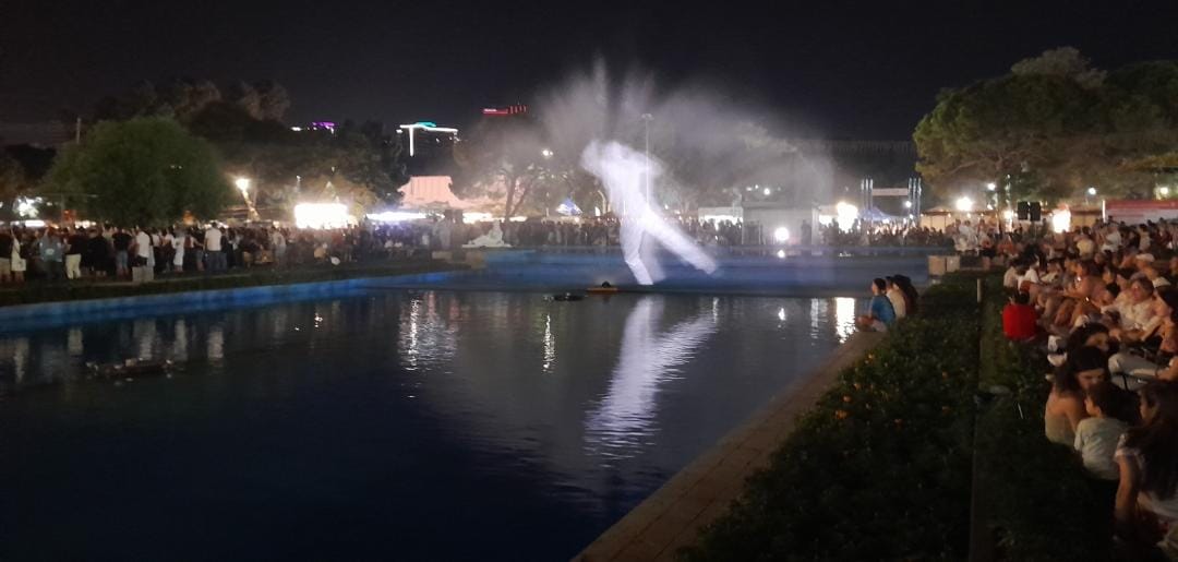 Hologram gösterisi izleyicileri mest etti