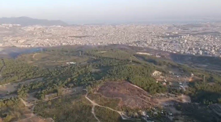İzmir'de Gün Ağardı, Yangına Hava Müdahalesi Yeniden Başladı