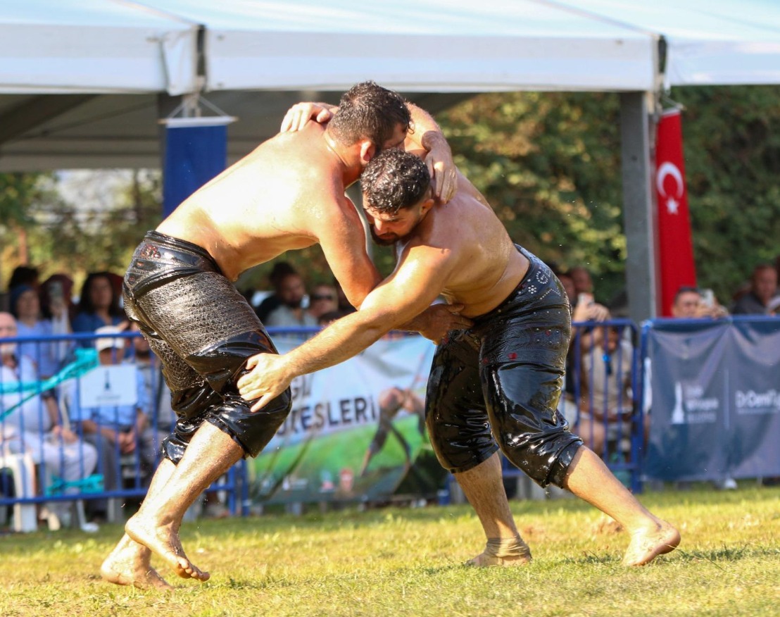 Güreşler kıyasıya rekabete sahne oldu