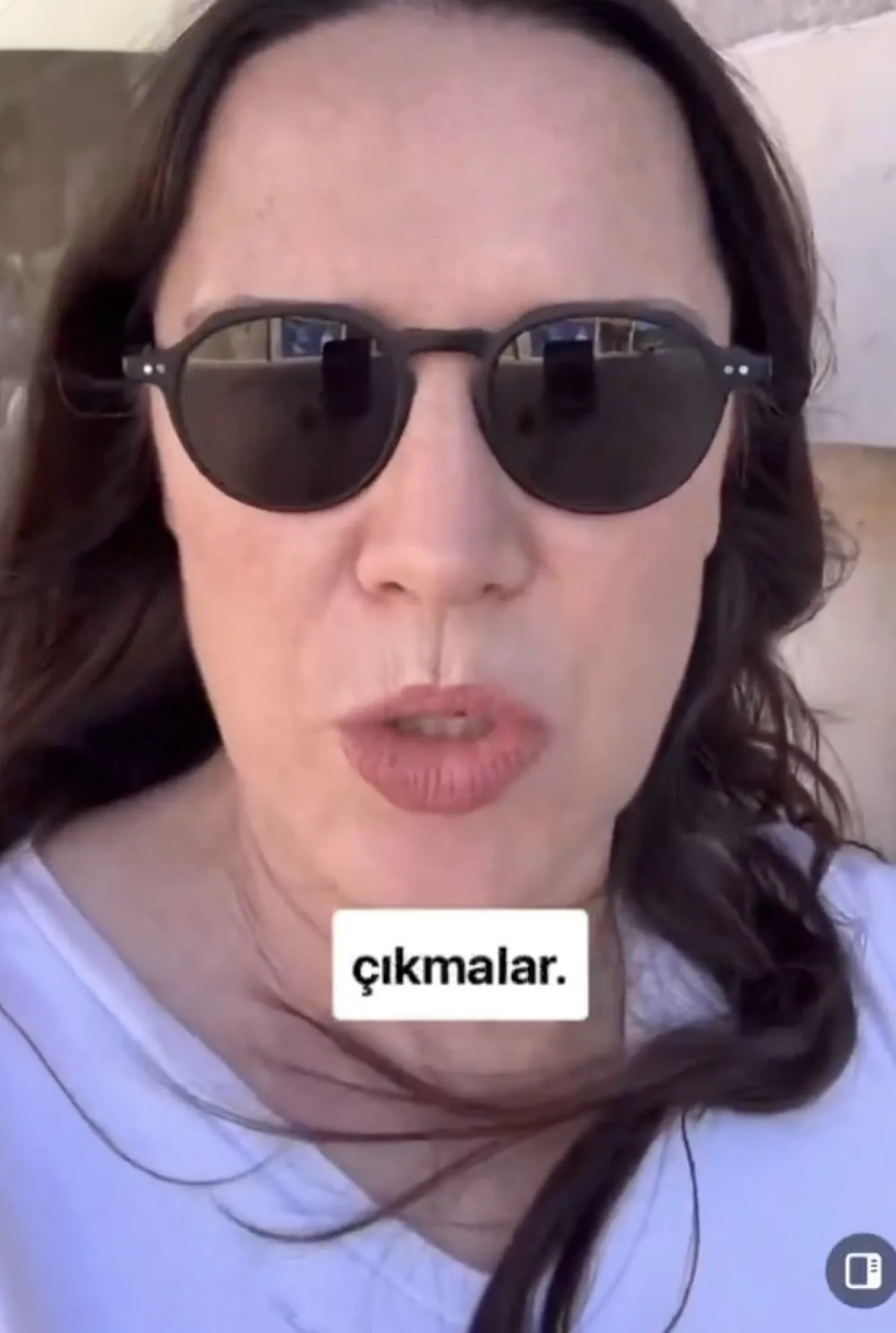 İzmir'in Kokusunu Sorgulayan Kadına Yorum Yağ