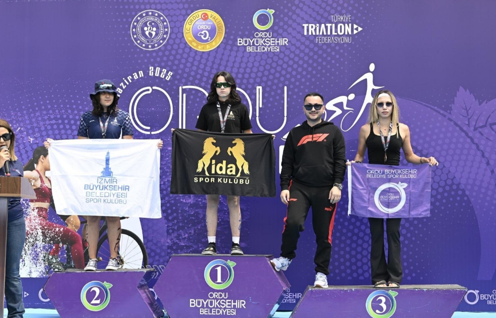 İzmir'in gururu ev sahibi şampiyonlukları