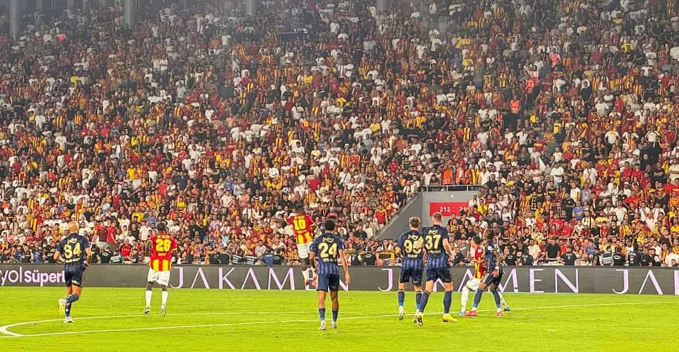 Top sürekli havadaydı