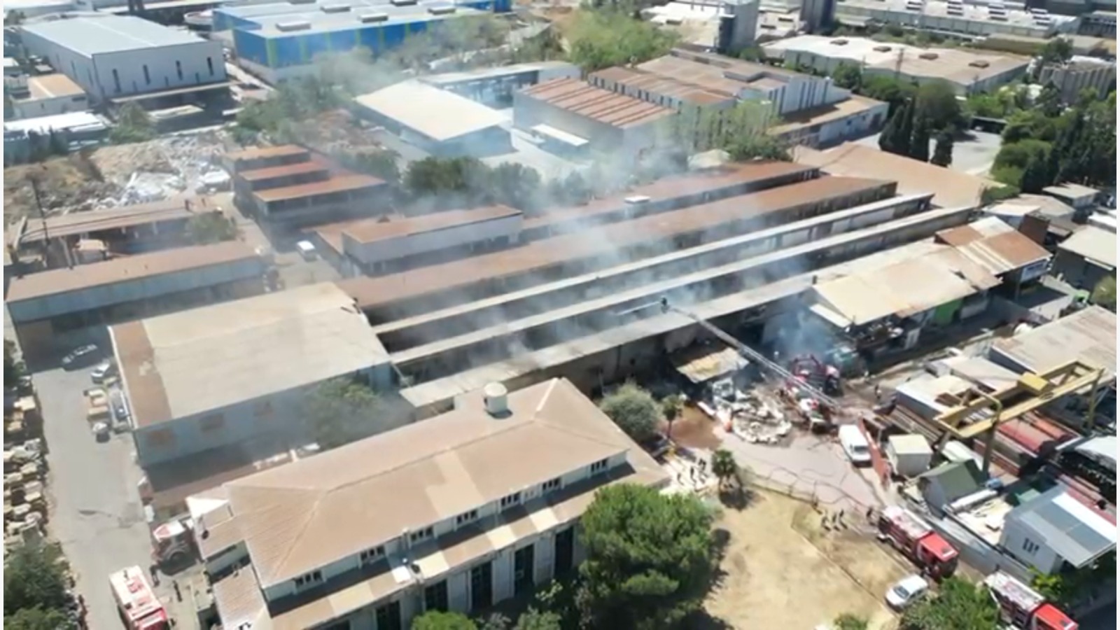 Yangın hızla büyüdü, ekipler seferber oldu