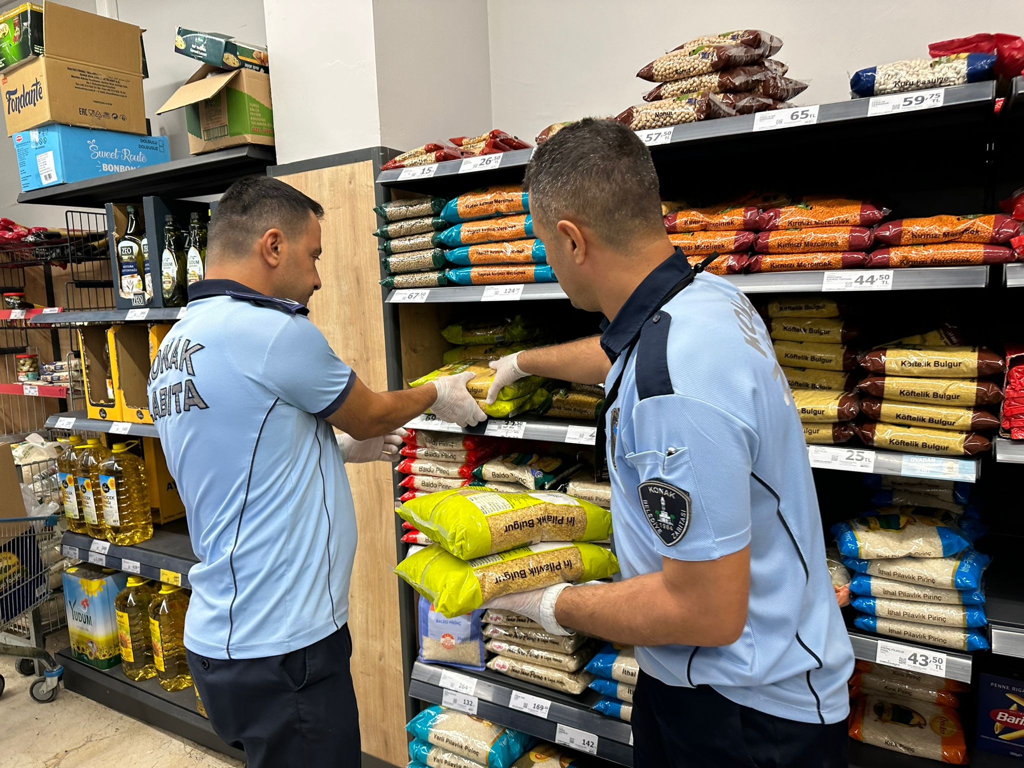 Konak Belediyesi’nden Zincir Marketlere Sıkı Denetim (4)