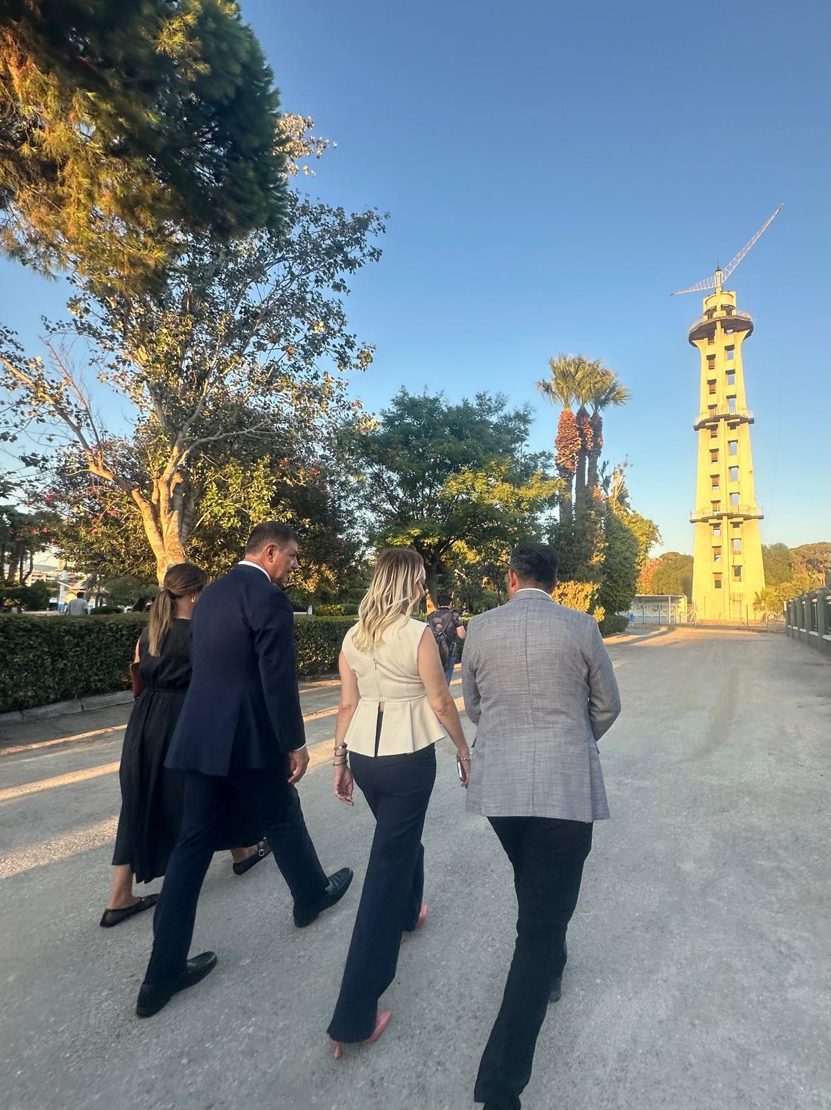 PARAŞÜT KULESİ YALNIZ...