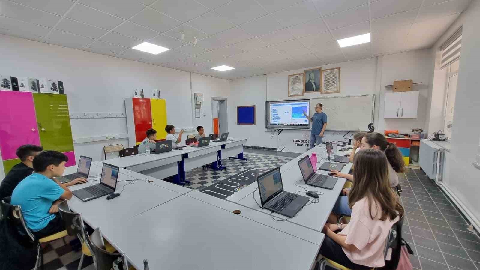 Manisalı Öğrenciler Doğada Eğlenerek Öğreniyor 1