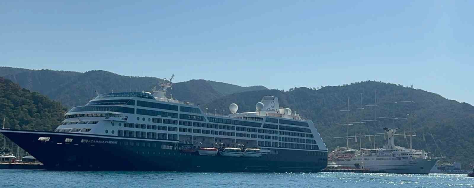 Marmaris Limanı’na Iki Dev Yolcu Gemisi Demir Attı 1